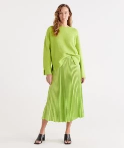 Pleat Curve Hem Skirt